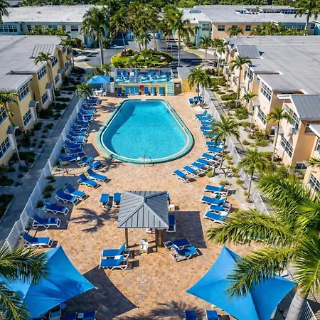 No Shoes Required Newly Renovated Beach Retreat With Heated Pool Steps To White Sandy Beaches Of The Gulf Coast