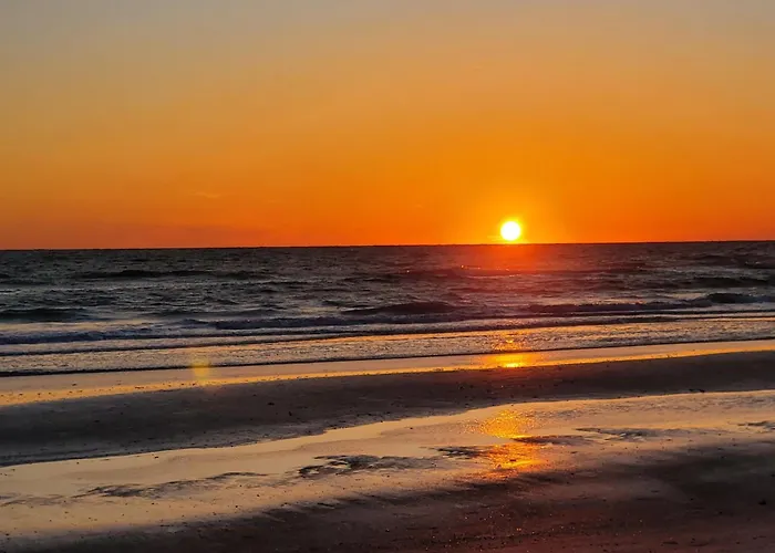 No Shoes Required Newly Renovated Retreat With Heated Pool Steps To White Sandy Beaches Of The Gulf Coast 3* Clearwater Beach