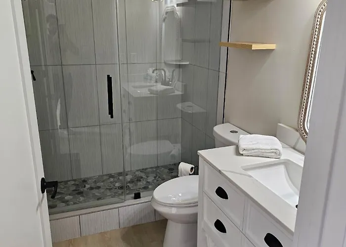 Aparthotel No Shoes Required Newly Renovated Retreat With Heated Pool Steps To White Sandy Beaches Of The Gulf Coast