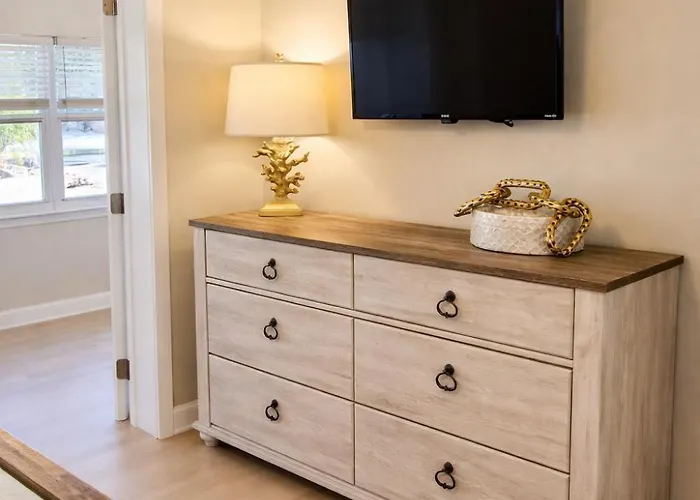 Aparthotel No Shoes Required Newly Renovated Retreat With Heated Pool Steps To White Sandy Beaches Of The Gulf Coast Clearwater Beach