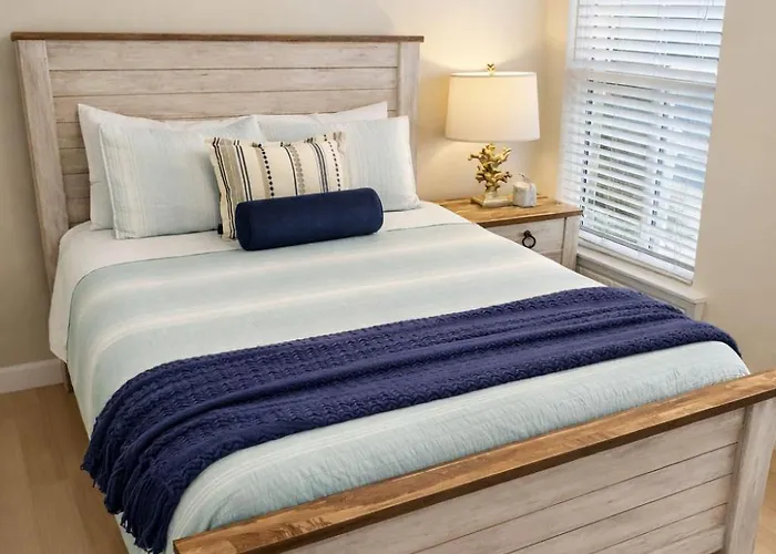 No Shoes Required Newly Renovated Retreat With Heated Pool Steps To White Sandy Beaches Of The Gulf Coast Aparthotel