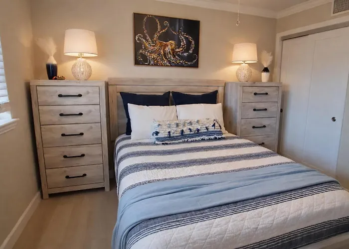 No Shoes Required Newly Renovated Retreat With Heated Pool Steps To White Sandy Beaches Of The Gulf Coast Aparthotel 3*