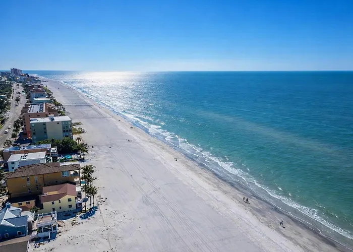 No Shoes Required Newly Renovated Retreat With Heated Pool Steps To White Sandy Beaches Of The Gulf Coast Aparthotel Clearwater Beach