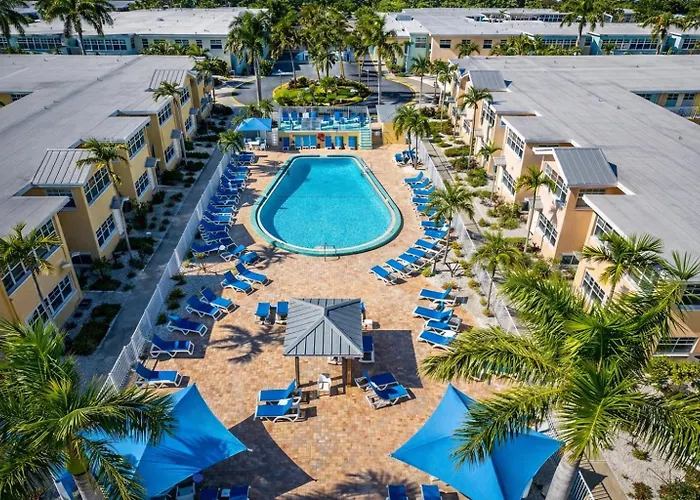 Aparthotel No Shoes Required Newly Renovated Retreat With Heated Pool Steps To White Sandy Beaches Of The Gulf Coast 3*