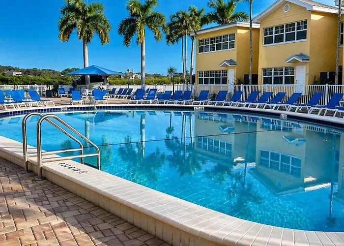 Aparthotel No Shoes Required Newly Renovated Retreat With Heated Pool Steps To White Sandy Beaches Of The Gulf Coast 3*