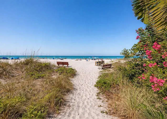 No Shoes Required Newly Renovated Retreat With Heated Pool Steps To White Sandy Beaches Of The Gulf Coast Aparthotel Clearwater Beach