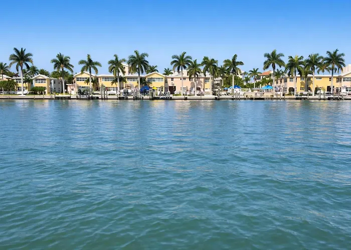 Aparthotel No Shoes Required Newly Renovated Retreat With Heated Pool Steps To White Sandy Beaches Of The Gulf Coast 3*