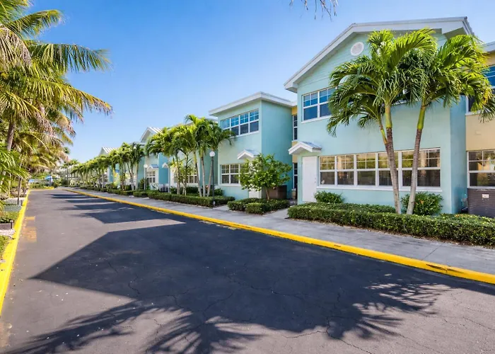 No Shoes Required Newly Renovated Retreat With Heated Pool Steps To White Sandy Beaches Of The Gulf Coast Aparthotel Clearwater Beach