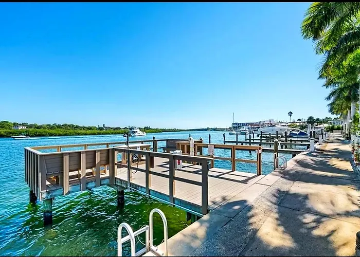 No Shoes Required Newly Renovated Retreat With Heated Pool Steps To White Sandy Beaches Of The Gulf Coast