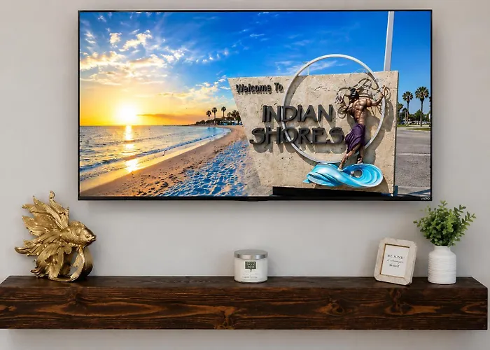 No Shoes Required Newly Renovated Retreat With Heated Pool Steps To White Sandy Beaches Of The Gulf Coast 3* Clearwater Beach