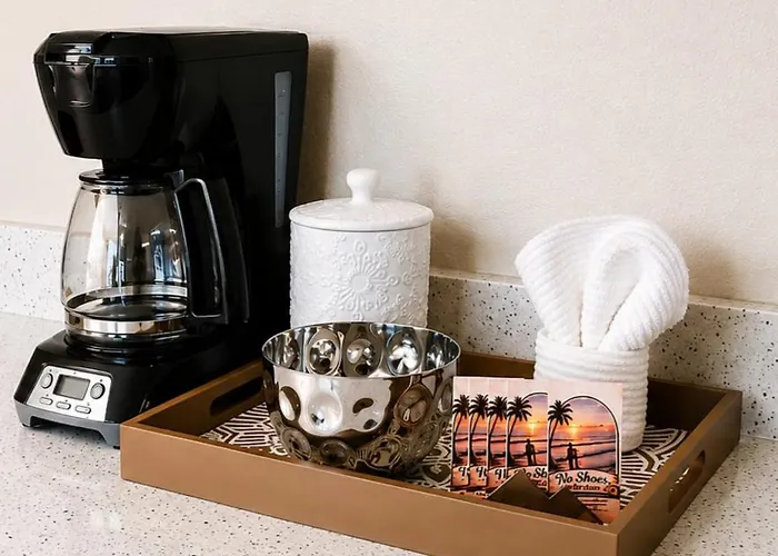 Aparthotel No Shoes Required Newly Renovated Retreat With Heated Pool Steps To White Sandy Beaches Of The Gulf Coast Clearwater Beach