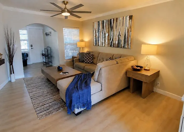 No Shoes Required Newly Renovated Retreat With Heated Pool Steps To White Sandy Beaches Of The Gulf Coast 3*
